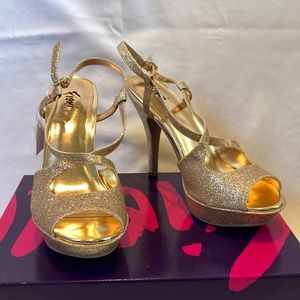 Fioni Gold Sparkle heels - size 8